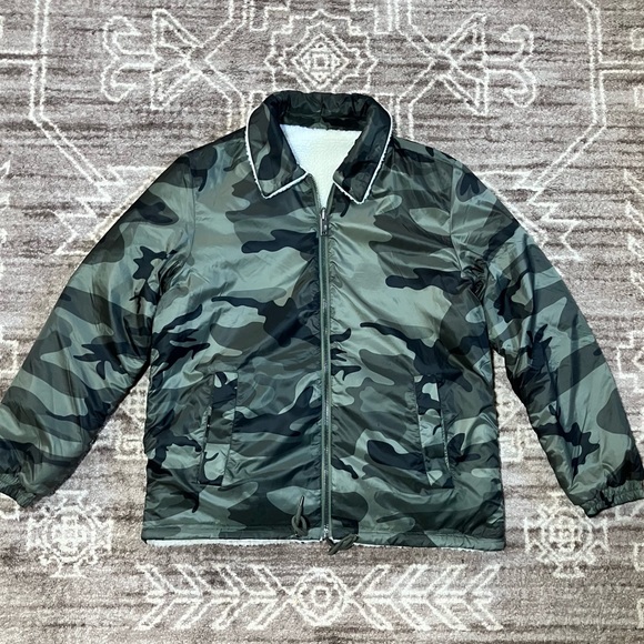 UGG Men's Mace Reversible Sherpa zip up Jacket Green Camo White size Large - Picture 1 of 16